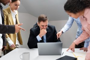 Image for article: 3 Cara untuk mencegah konflik kepentingan merugikan keuntungan Anda
